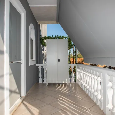 Erato Family * Mouzákion