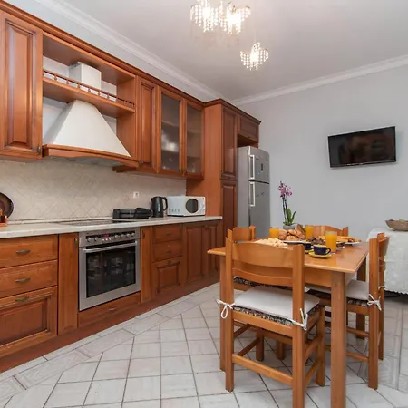 Erato Family Villa Mouzákion