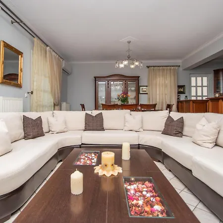 Erato Family Villa Mouzákion