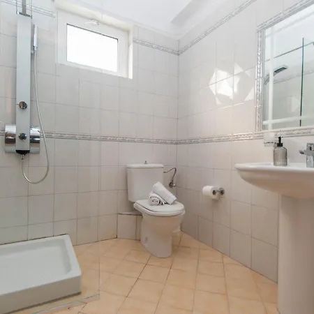 Erato Family Villa Mouzákion