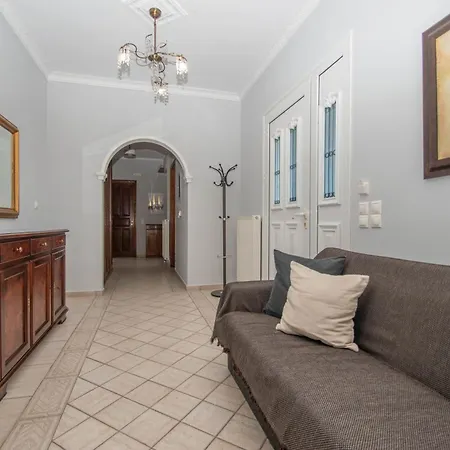 Erato Family * Mouzákion